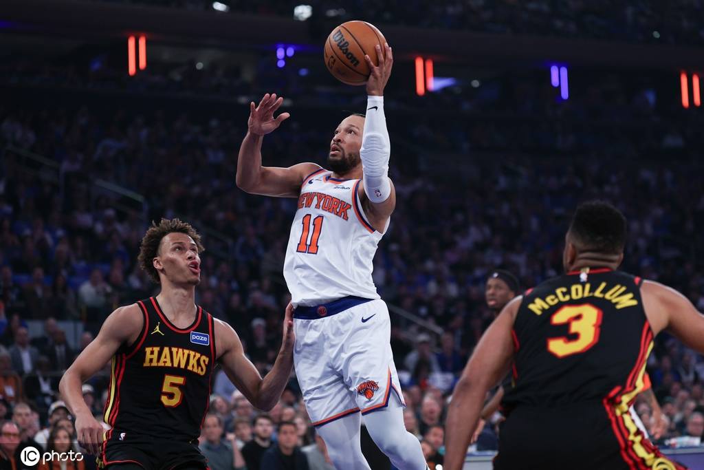 布伦森28+5+7唐斯25+8 约翰逊23+7尼克斯胜老鹰总分1-0